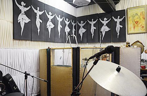 Панели ЭхоКор с трафаретной печатью в студии звукозаписи