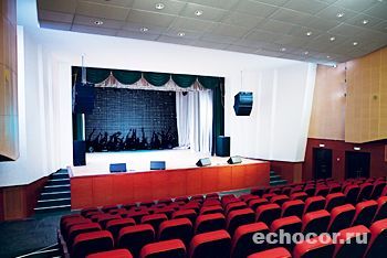 Акустические панели ЭхоКор на потолке кино-концертного зала