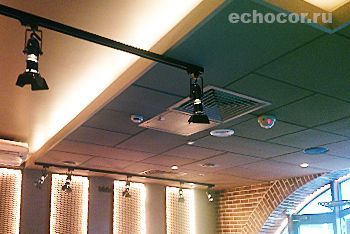 Акустические панели ЭхоКор на потолке ресторана